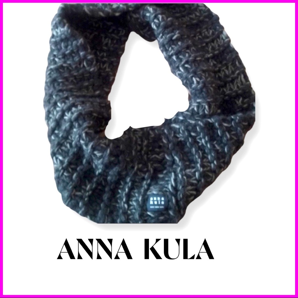 Anna Kula Black and White Wool Cowl/ Scarf/Wrap